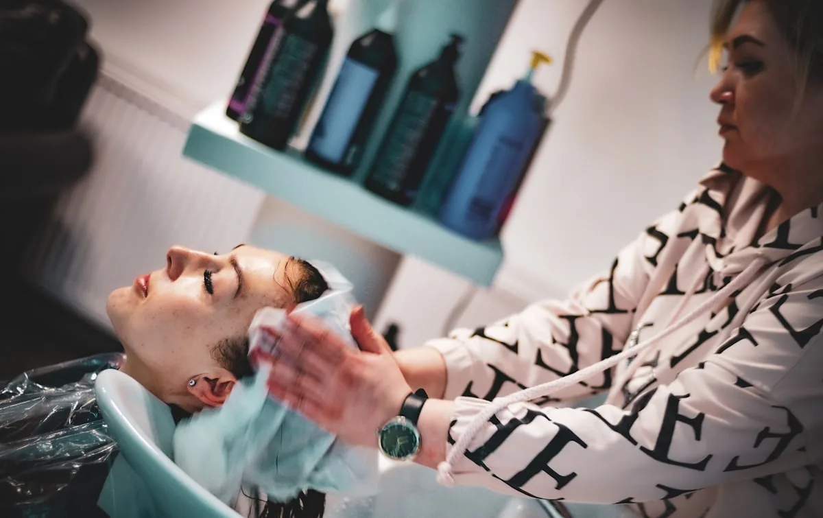 Shampoing au bac avant la coupe