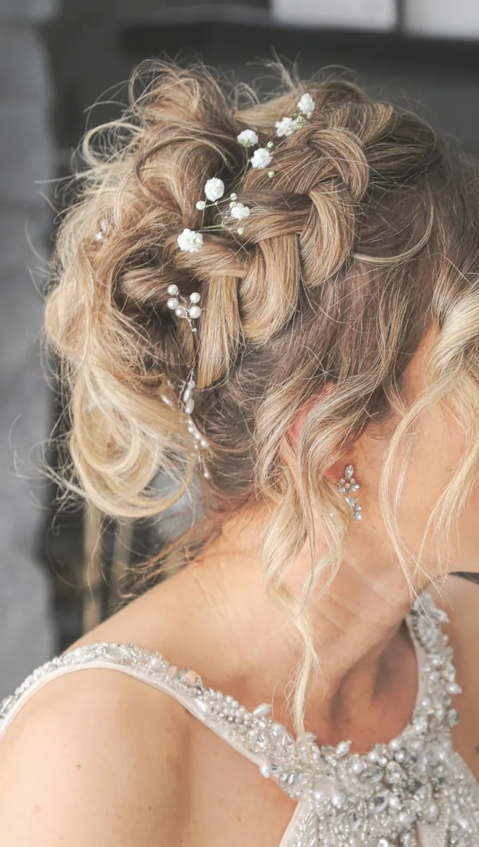 Chignon bas travaillé, vu de dos